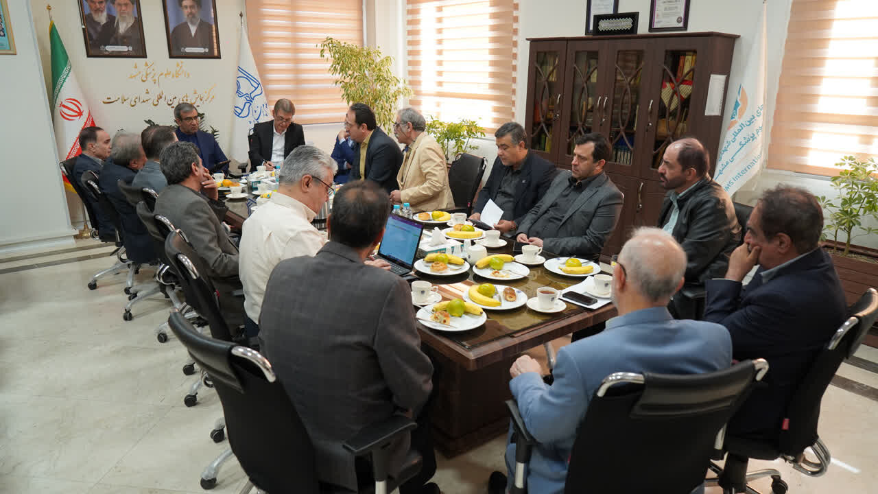 تجمع داروسازان مشهد با میانجیگری استانداری و بیمه سلامت برگزار نشد؛ تدارک برای رفع کمبود بودجه دارو