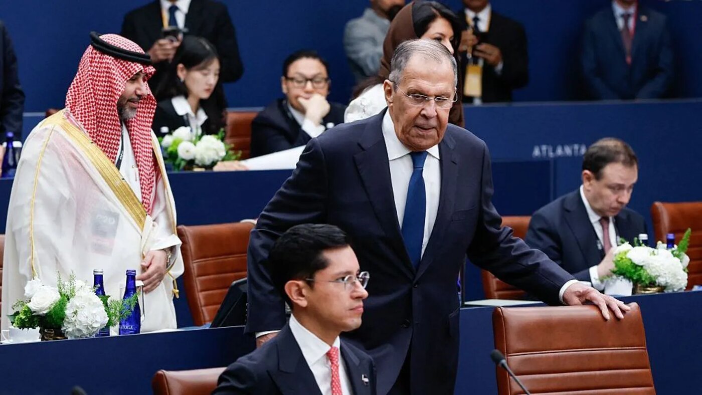 اعتراض علنی وزیران امور خارجه گروه ۲۰ به حضور روسیه؛ عکس یادگاری به خاطر لاوروف هوا شد!