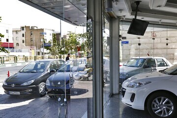 افسارگسیختگی نرخ‌ها در بازار خودرو + جدول آخرین قیمت‌ها
