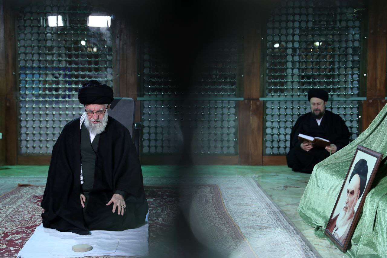 حضور رهبر انقلاب در مرقد امام(ره) و گلزار شهدای بهشت زهرا