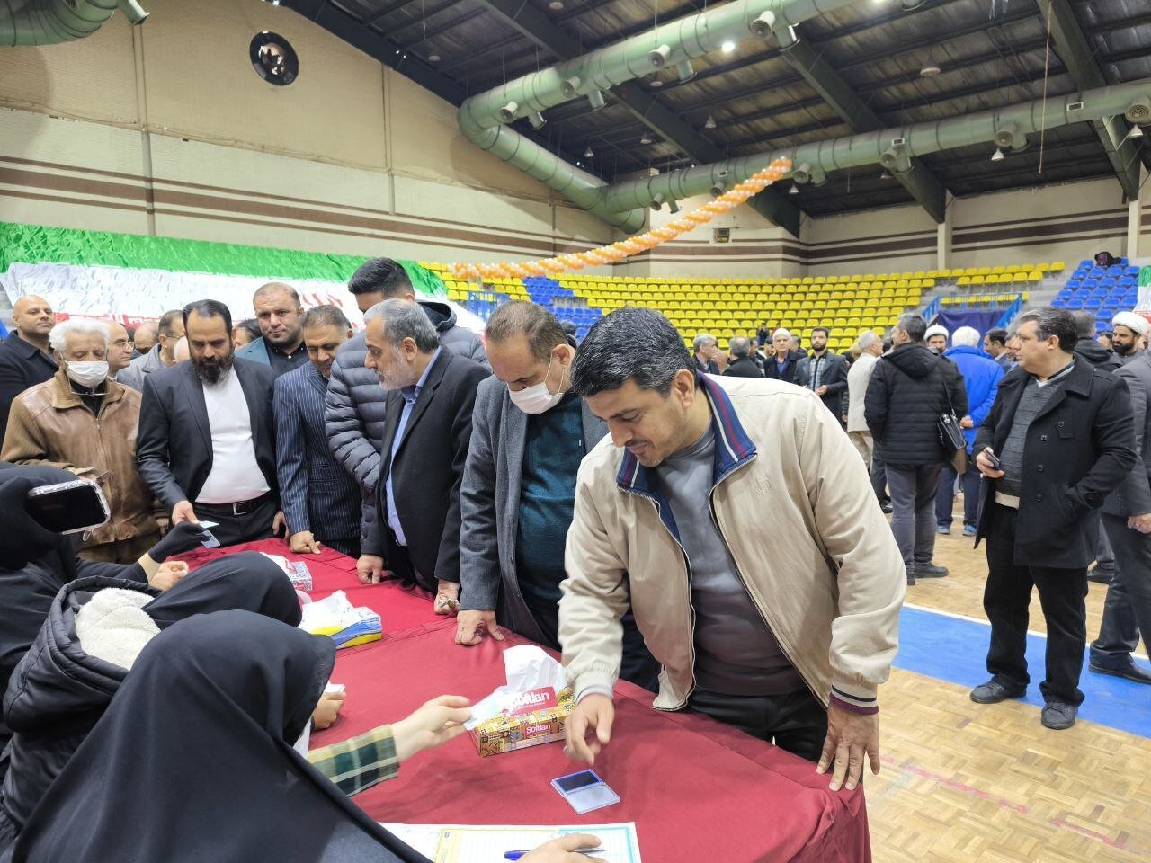 مرد طلایی المپیک را پای صندوق رای تماشا کنید +عکس