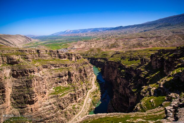 این سنگ ۱۵۰ سال بین زمین و هوا معلق مانده است +عکس