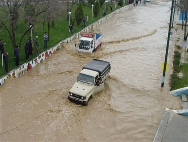 خیابان‌های بوکان زیر آب رفت +ویدئو