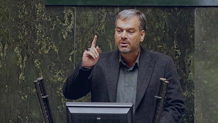 رئیسی لایحه حجاب را پس بگیرد! / نظرات علم الهدی را مدنظر قرار دهد