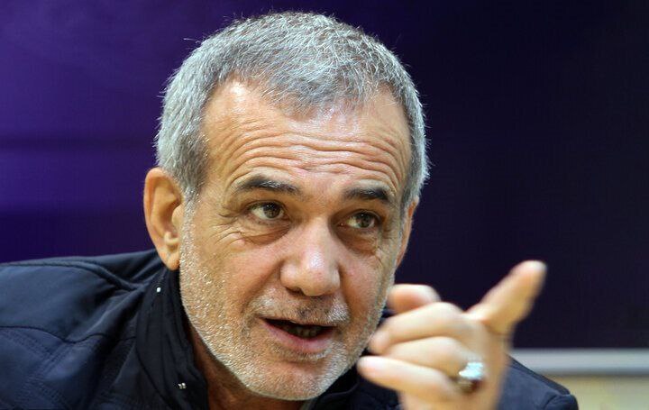 پزشکیان هشدار داد: ورود حاکمیت به بحث حجاب بحران آفرین است