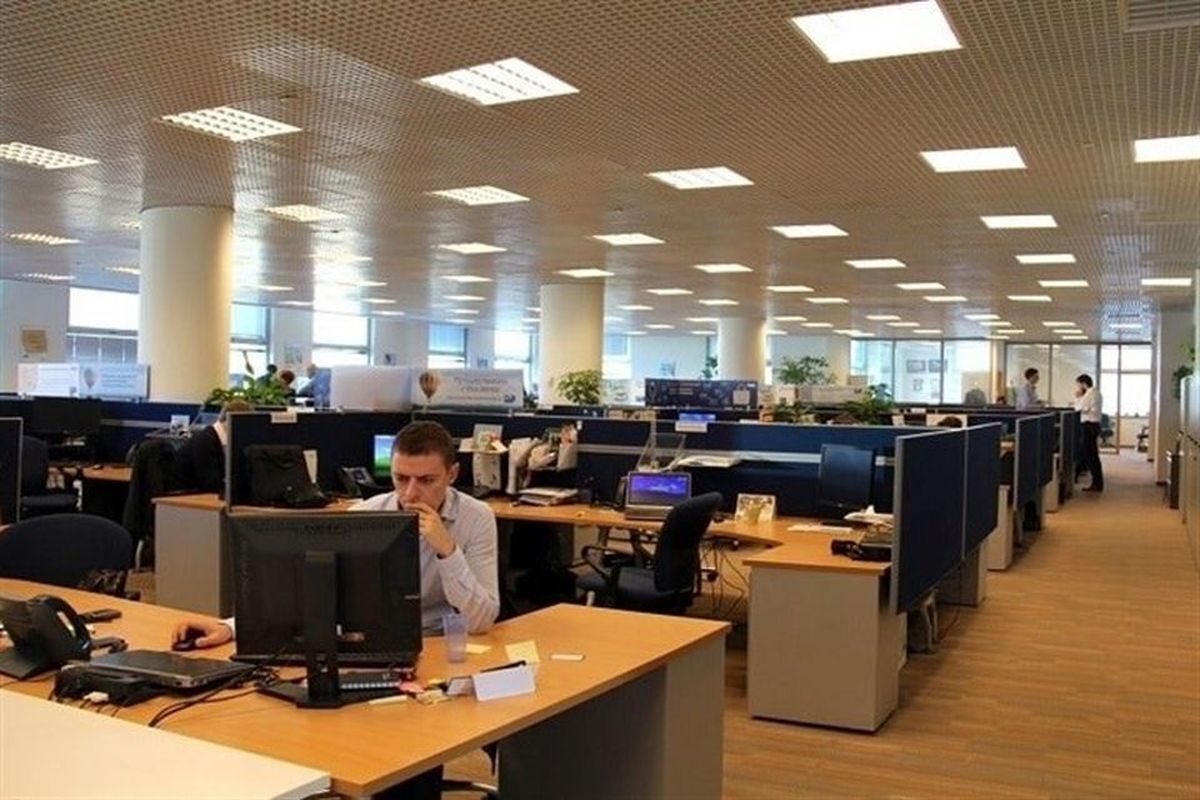 کارمندان ادارات دورکار شدند!