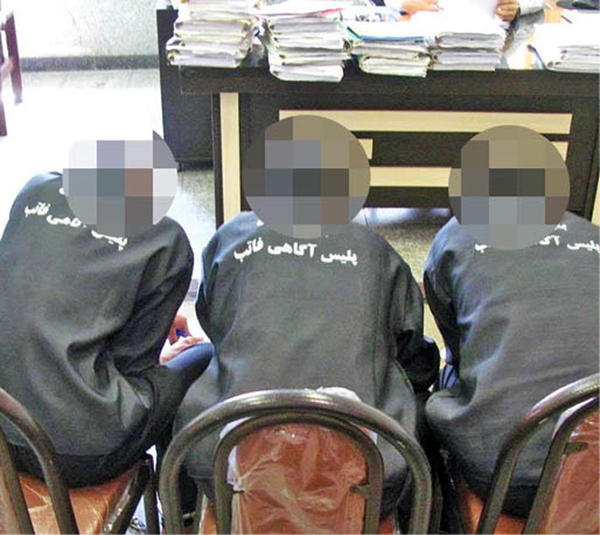 دو مامور قلابی از یک باند سرقت ۱۰ نفره اخاذی کردند!