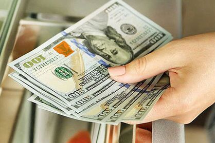 ۲ پیش بینی مهم درباره قیمت آینده دلار